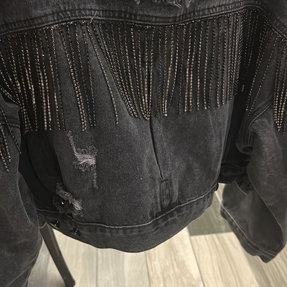 a new jacket just bought but doesn’t fit me really cute for a football game. - Picture 3 of 5